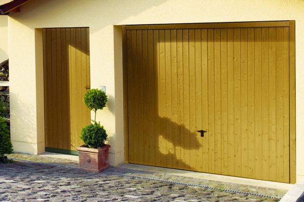 Novoferm – Porte basculante à remplissage bois